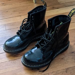 US 7 / UK 5 black patent leather Dr martens boots